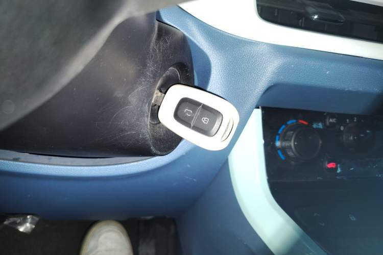 Used Dongfeng NAMMI BOX 2022 Revised Light Wind Edition 201 km Standard Version
