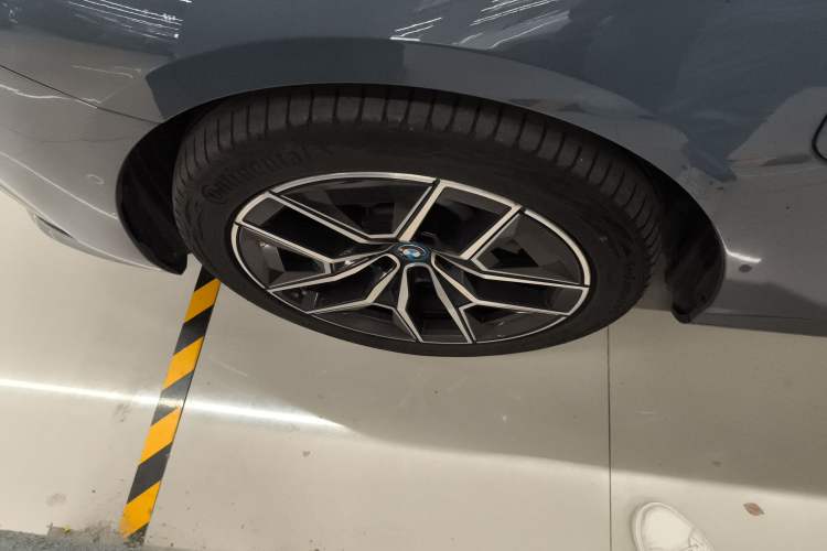 Used BMW i5 2024 eDrive 35L Luxury Model with M Sport Package