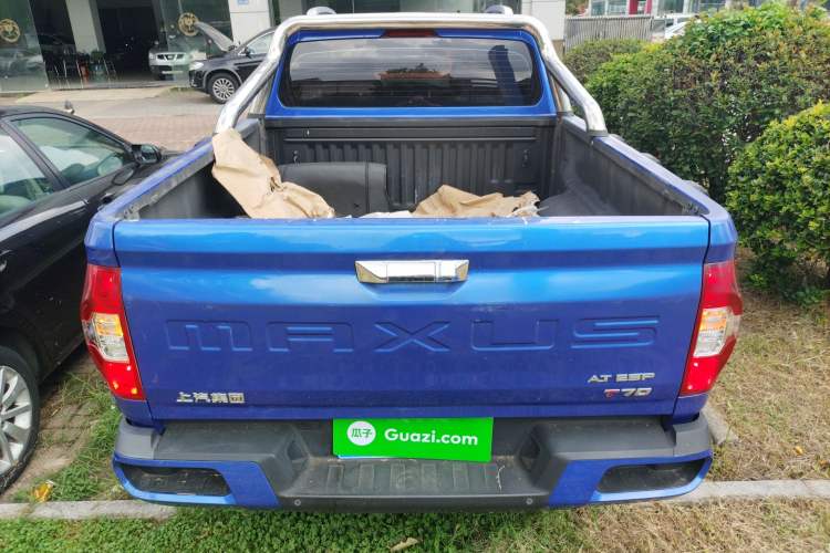 Used SAIC MAXUS T70 2021 2.0T Diesel Automatic Two-Wheel Drive Elite Version with Long Bed and High Ground Clearance
