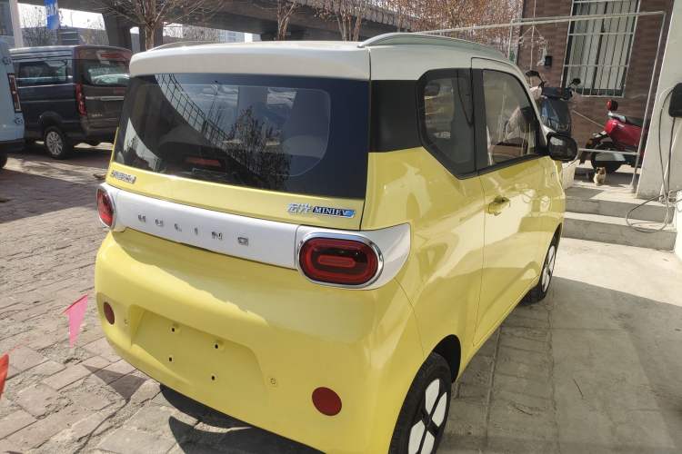 Used Wuling Hongguang MINIEV 2024 3rd Generation 215km Advanced Version
