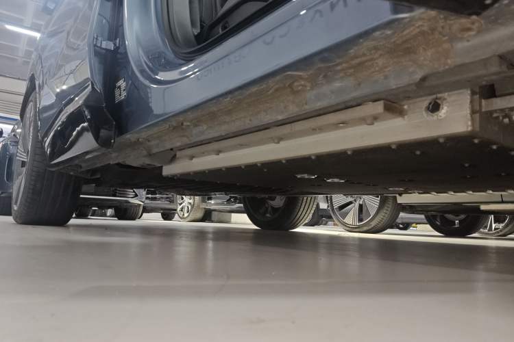 Used Lynk & Co 08 EM-P 2025 220 km All-Wheel-Drive Performance Halo
