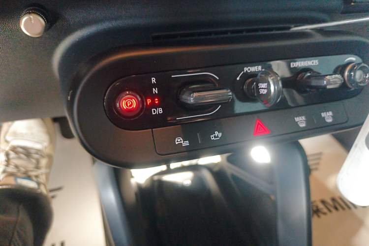 Used  Electric MINI COOPER 2024 452km COOPER SE Artist