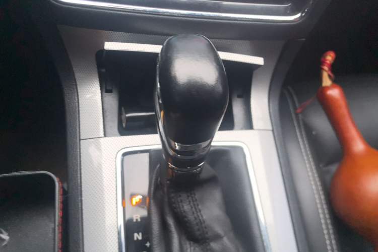 Used Roewe RX5 2016 20T Two-Wheel Drive Automatic Internet Smart Edition