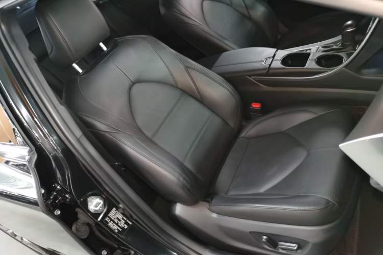 Used Toyota Avalon 2019 Dual-Engine 2.5L Luxury Edition China VI Standard
