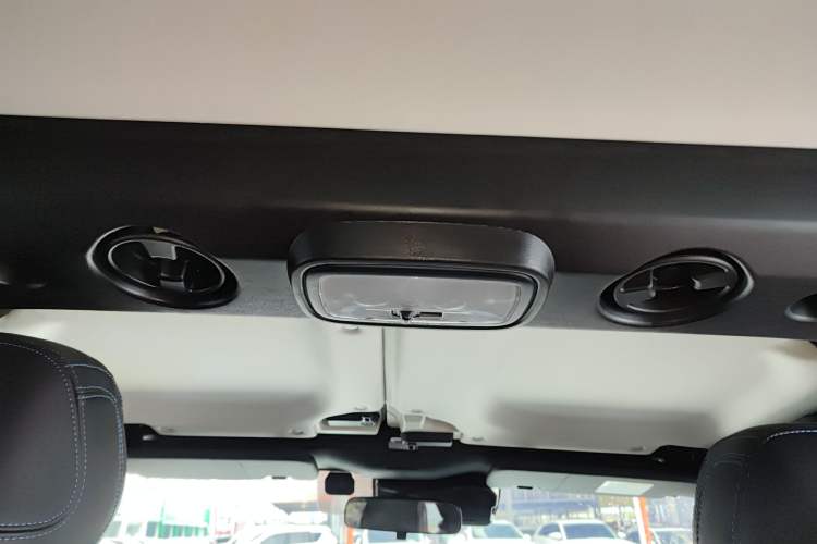 Used Beijing Auto BJ40 2023 2.0D Automatic Four-Wheel Drive Blade Hero Edition Adventurer Type (with Front and Rear Electronic Locks)
