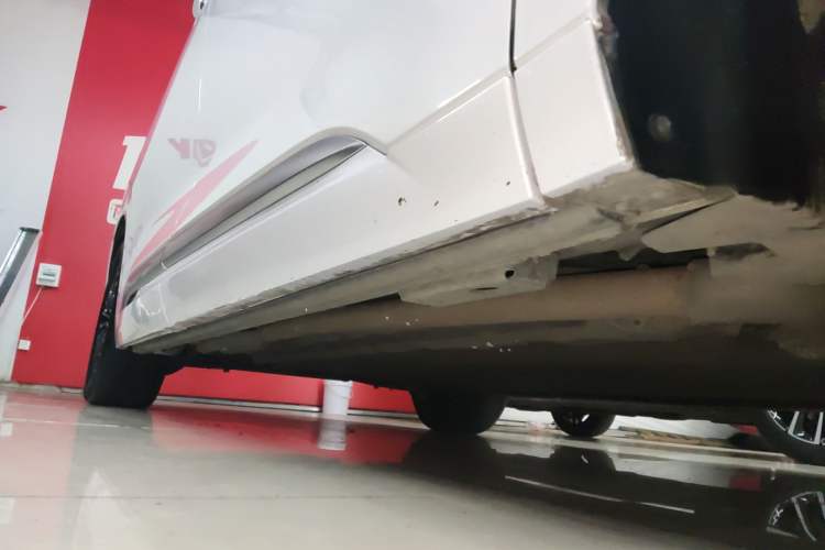 Used Denza D9 2022 DM-i 1040 Prestige Model
