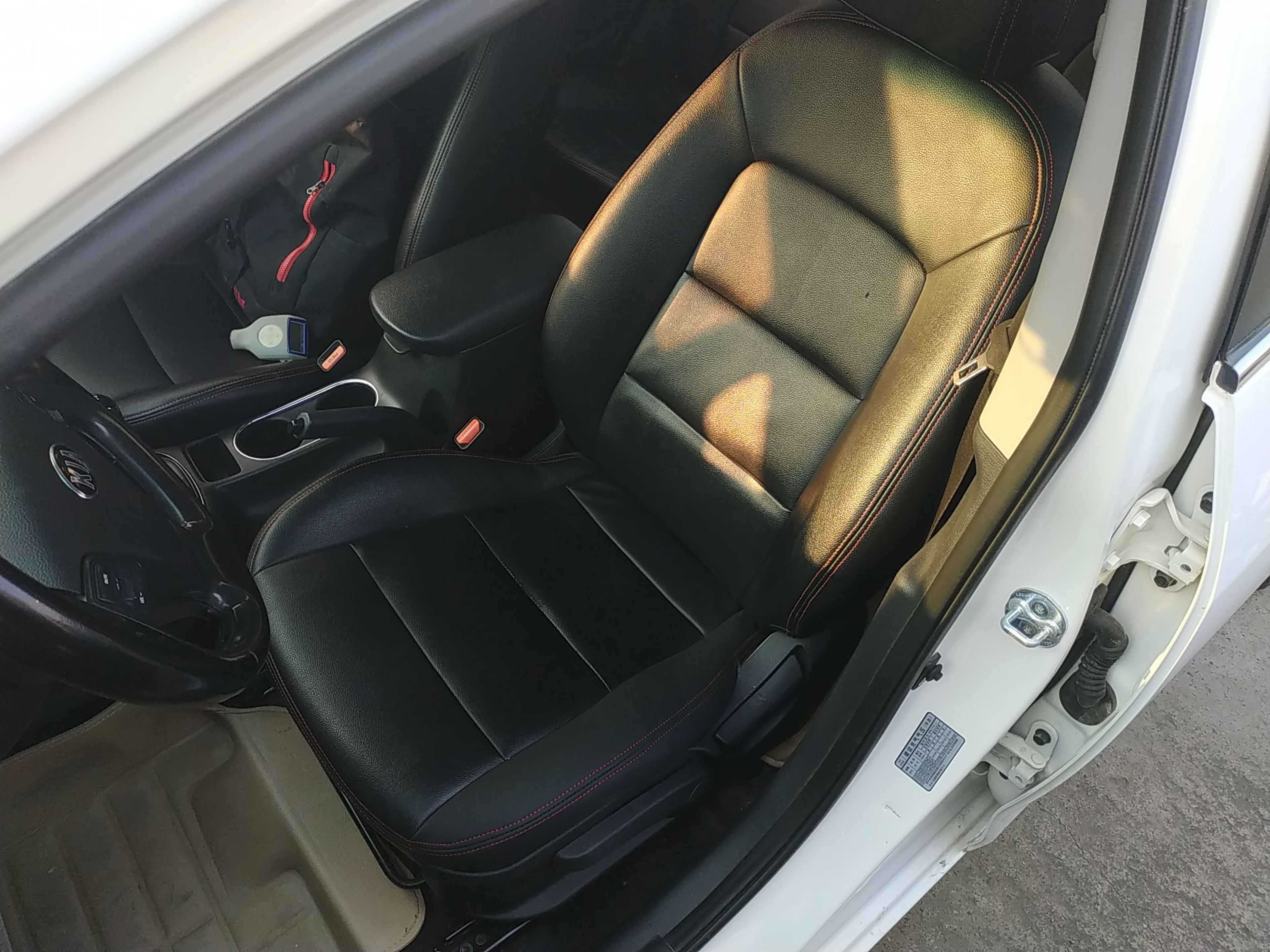 Переднее сиденье в автомобиле