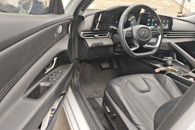 Used Hyundai Elantra 2022 1.5L CVT LUX Prestige Edition