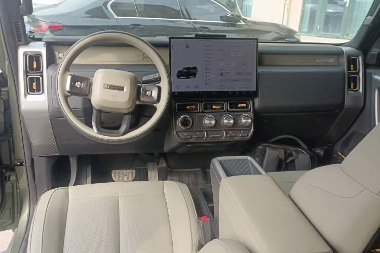 Used  V23 2025 401 Two-Wheel Drive Advanced Edition