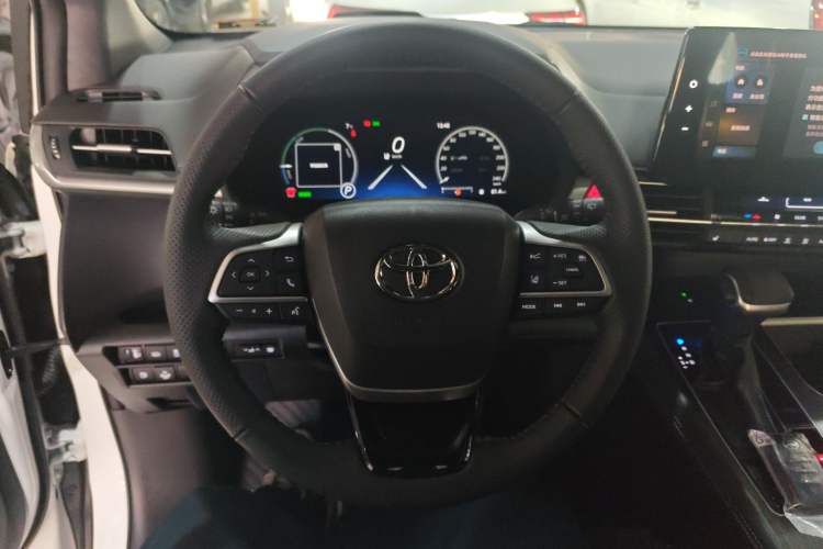 Used Toyota Granvia 2026 Model 2.5L Hybrid Prestige PLUS Edition