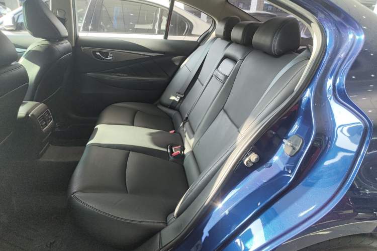 Used Infiniti Q50L 2018 2.0T Enjoyment Version China VI Standard
