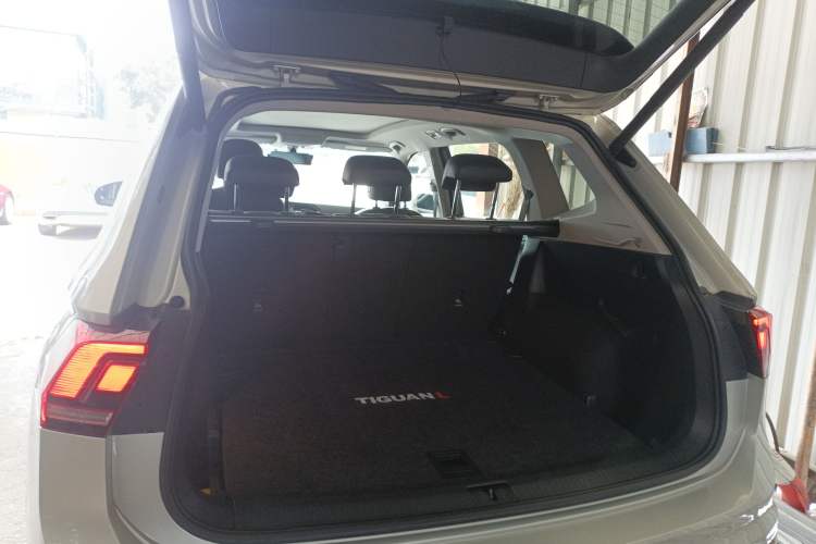 Used Volkswagen Tiguan L 2021 330TSI Automatic Two-Wheel Drive R-Line Enhanced Edition
