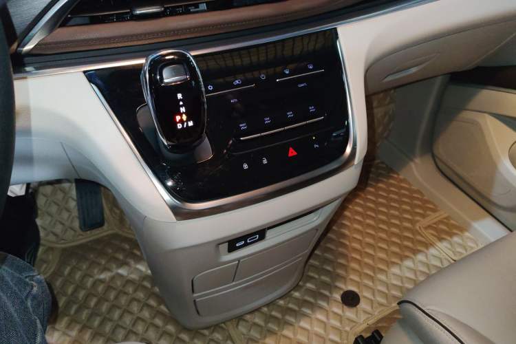 Used Buick GL8 2022 Land Business Class 652T Luxury Model