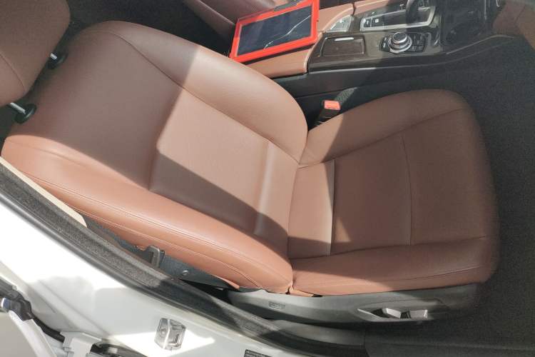 Used BMW 5 Series 2017 525Li Leading Model
