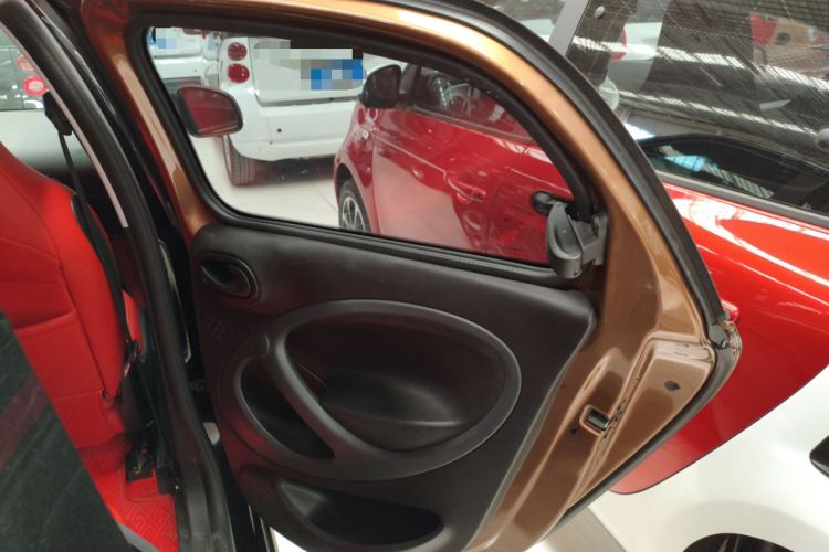 Used  forfour 2016 1.0L 52 kW Dynamic Edition
