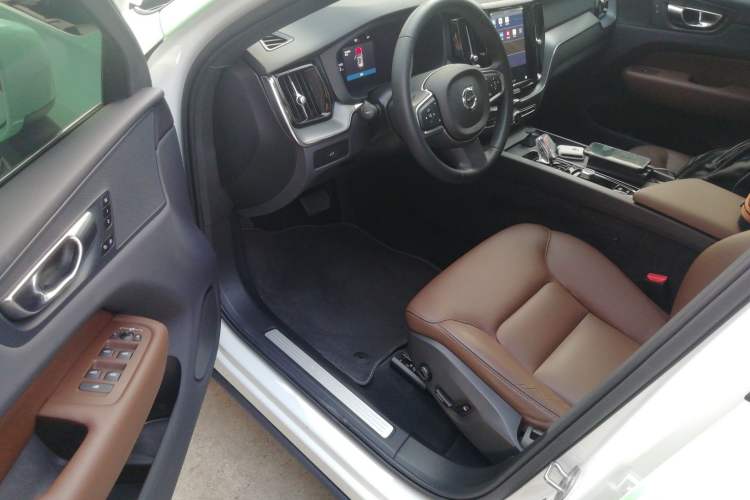 Used Volvo XC60 2024 B5 4x4 Smart Luxury Edition
