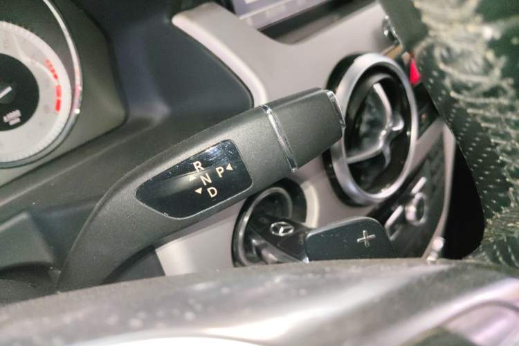 Used Mercedes-Benz GLK-Class 2015 GLK 260 4MATIC Dynamic Edition Ultimate Version
