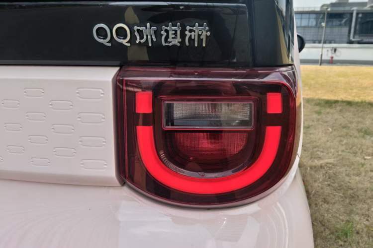 Used Chery QQ Ice Cream 2022 170km Sundae Phosphate Lithium-Ion
