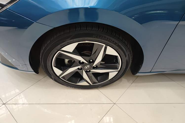 Used Hyundai Elantra 2021 1.5L CVT LUX Prestige Edition
