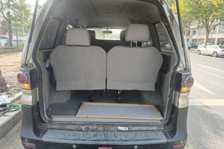 Used FORTHING Lingzhi 2016 V3 1.5L 7-Seater Luxury Model China IV Standard
