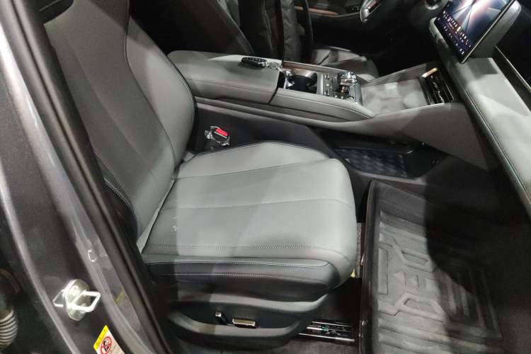 Used BYD Qin L 2025 DM-i Smart Drive 120KM Superior Model
