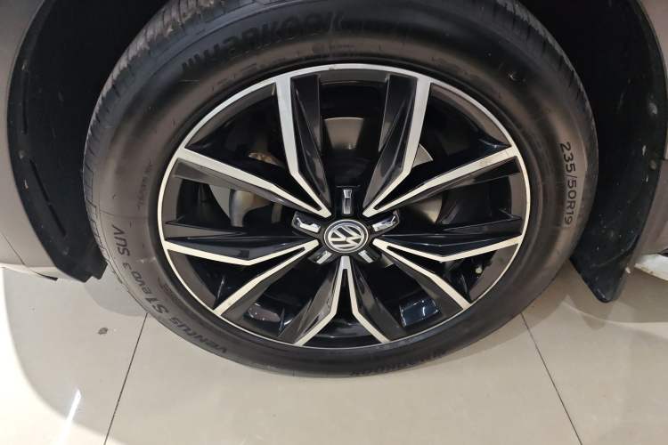 Used Volkswagen Tiguan L 2019 330TSI Automatic Two-Wheel Drive Smart Luxury Version China VI Standard