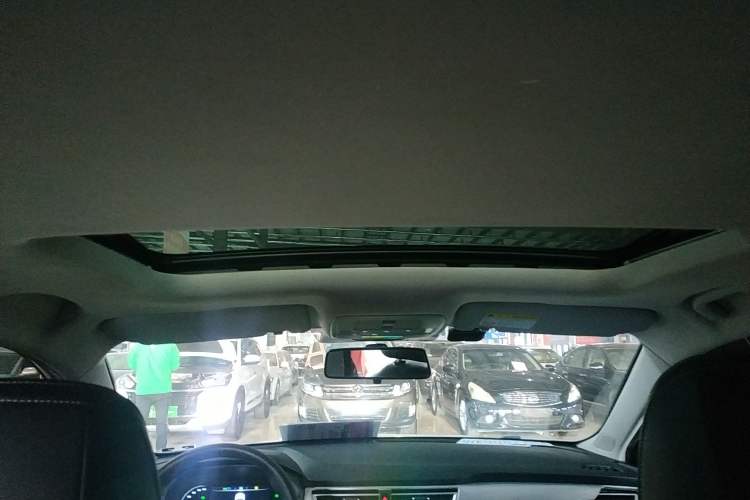 Used Roewe i5 2020 1.5L Automatic 4G Connect Luxury Flagship Edition
