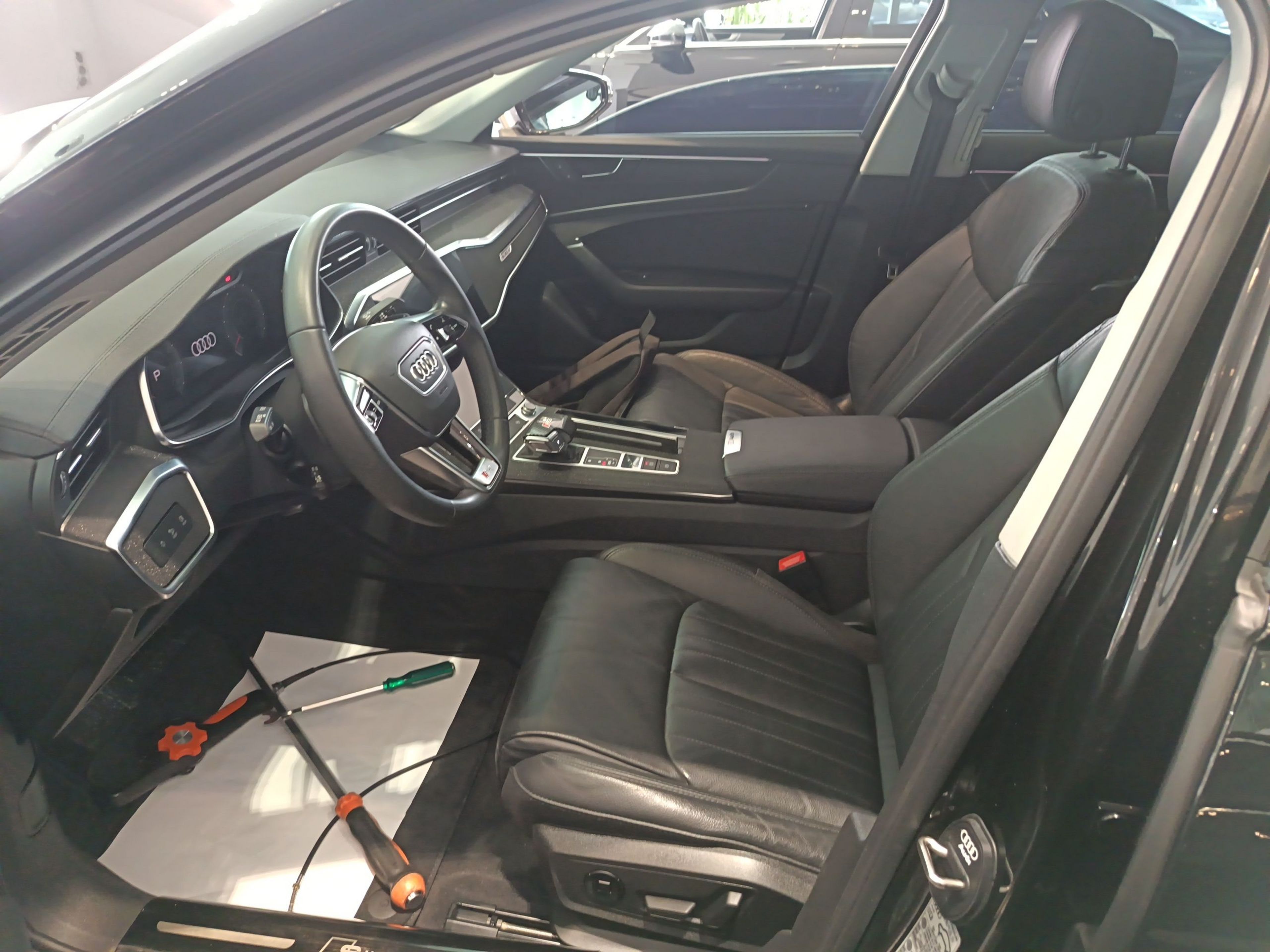 Переднее сиденье в автомобиле