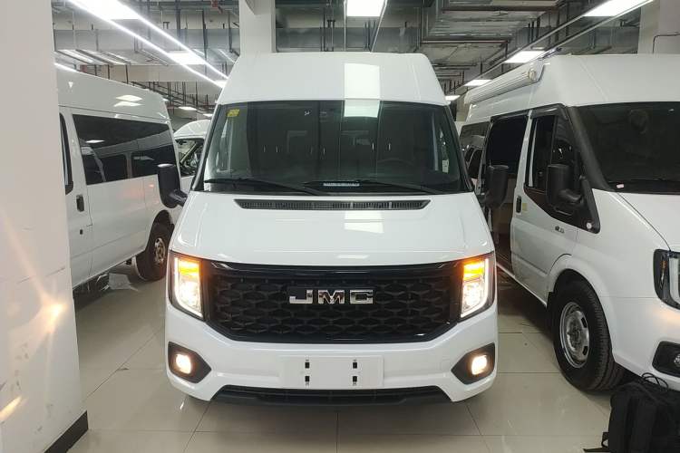 Used JMC Fushun 2023 2.0T Manual Short-Wheelbase Mid-Height Commercial Multi-Purpose 5-Seater Passenger Vehicle
