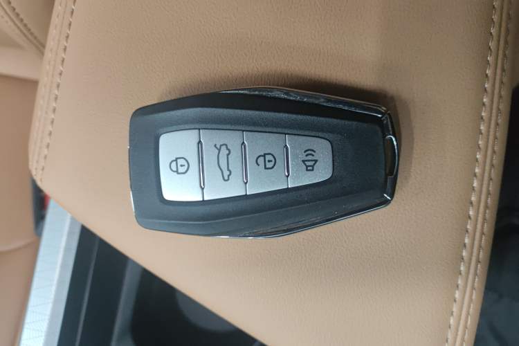 Used Geely Auto Emgrand 2025 4th Generation 1.5L CVT Flagship Version
