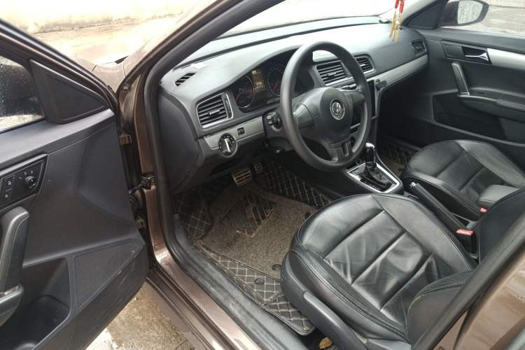 Used Volkswagen Gran Lavida 2013 1.6L Automatic Comfort Model
