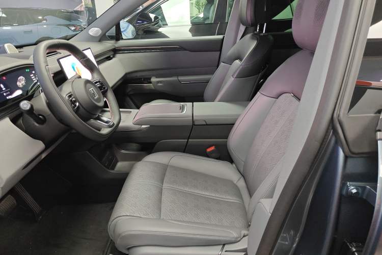 Used Zeekr 7X 2025 100 kWh Long-Range Rear-Wheel Drive with Intelligent Driving Features