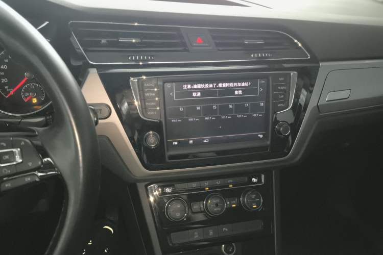 Used Volkswagen Touran 2018 Volkswagen Touran L 280TSI DSG Boundary Edition 7 Seats China VI Standard
