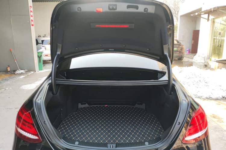 Used Mercedes-Benz E-Class 2020 Restyled E 300 L Sporty and Stylish Edition
