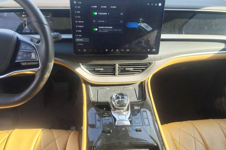 Used Denza D9 2024 DM-i 980 Four-Wheel Drive Flagship Model
