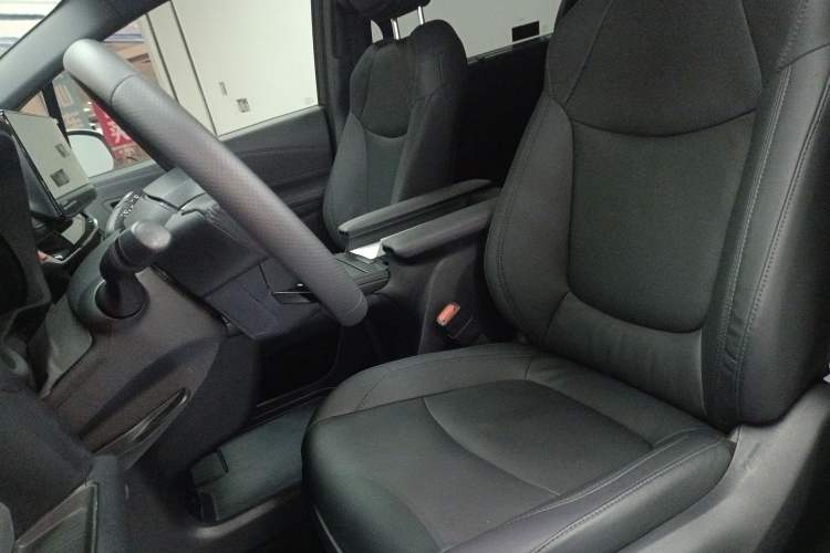 Used Toyota Sienna 2021 2.5L Hybrid Premium Edition
