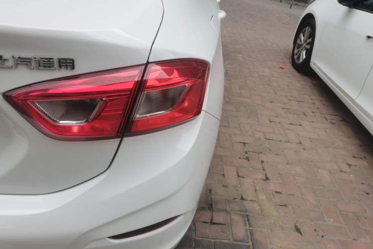 Used Chevrolet Cruze 2018 320 Automatic Pioneer Sunroof Edition
