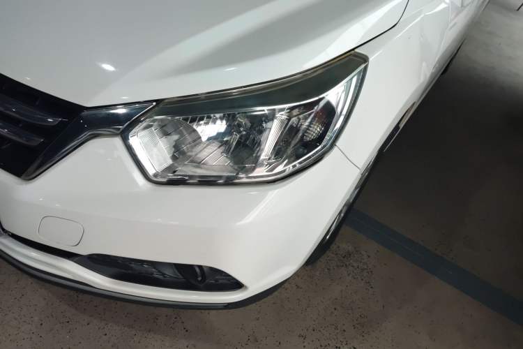 Used Venucia R50 2015 1.6L Automatic Fashion Edition
