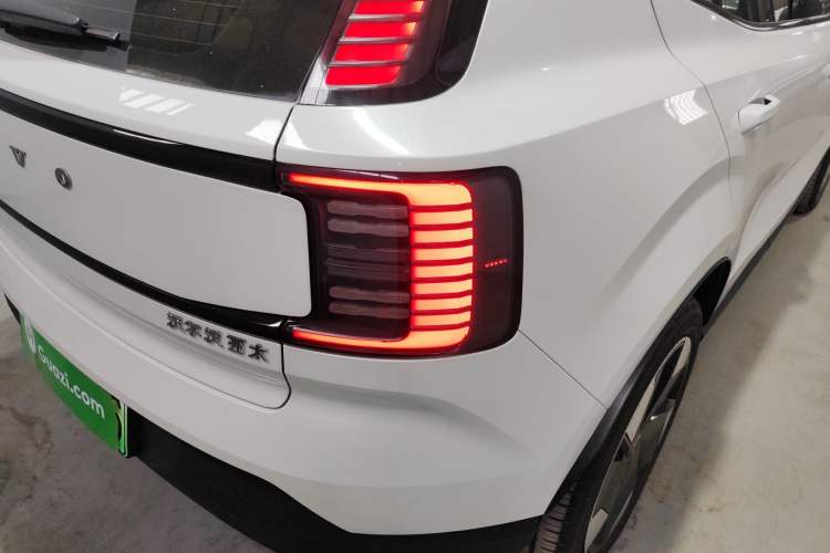 Used Volvo EX30 2025 Rear-Drive Long-Range Plus Model