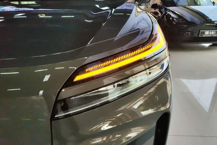 Used ONVO Luxeed L90 2025 Model—Ultra Six-Seater Version
