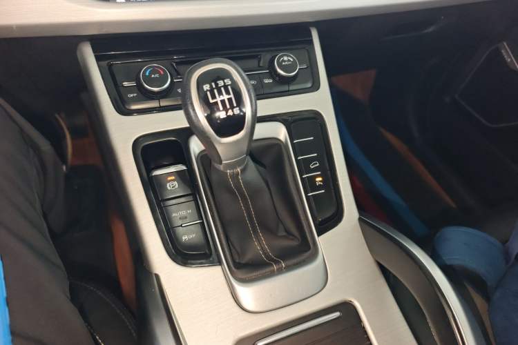 Used Geely Auto Emgrand X7 Sport 2016 2.0L Manual ZhiShang Version
