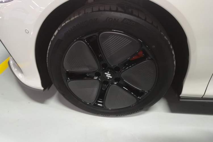 Used  L6 2024 Max Extended-Range Version
