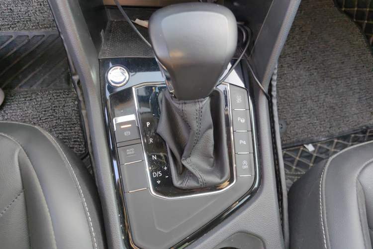 Used Volkswagen Tiguan L 2019 330TSI Automatic Two-Wheel Drive Smart Luxury Version China VI Standard
