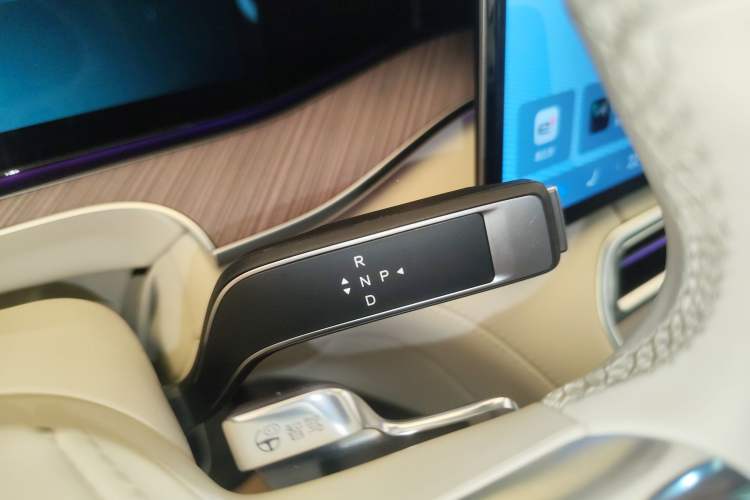 Used Denza N9 2025 Flagship Model
