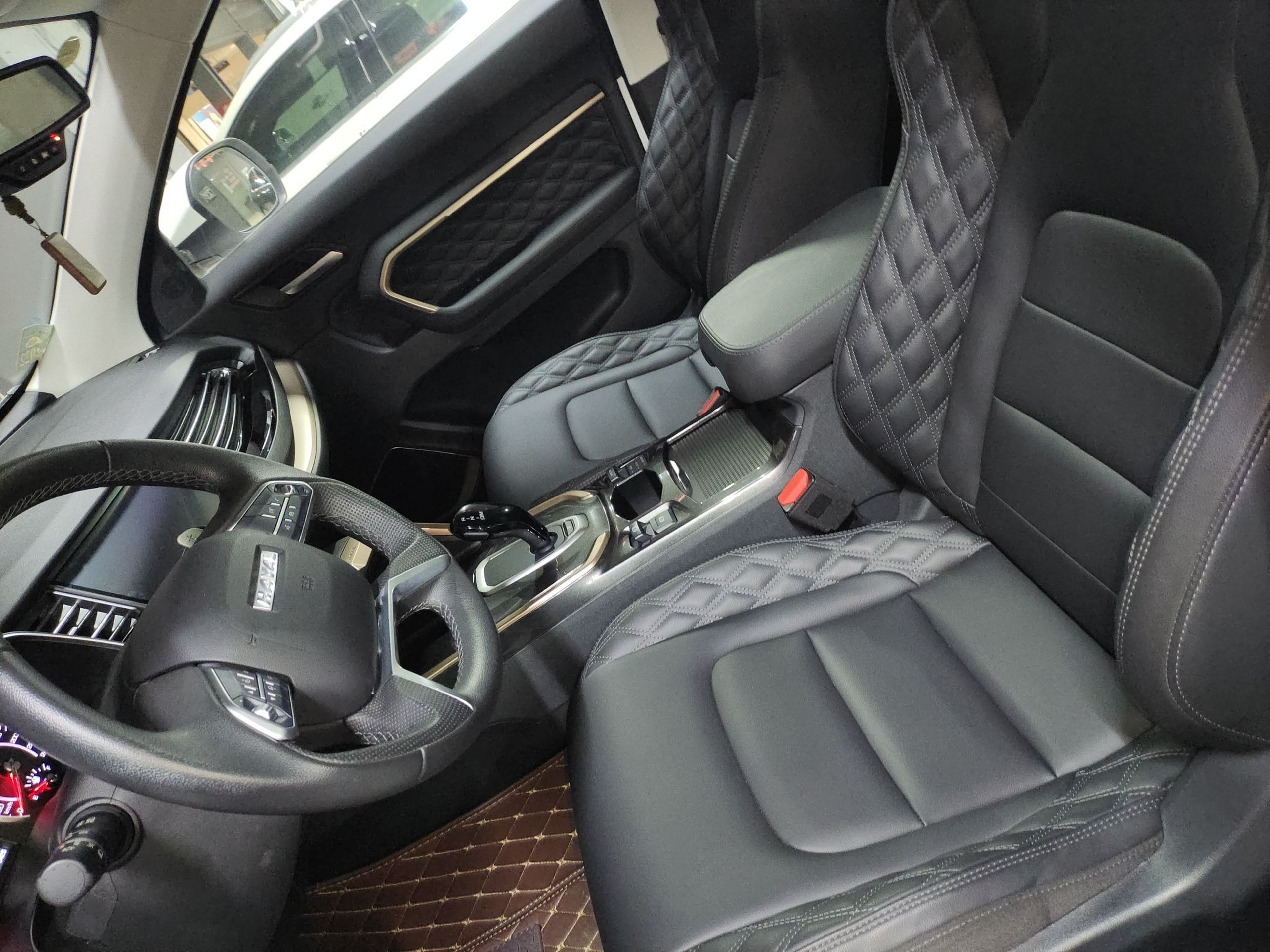 Переднее сиденье в автомобиле