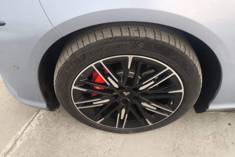 Used NETA S 2022 All-Electric 650 km Four-Wheel Drive Premium Version