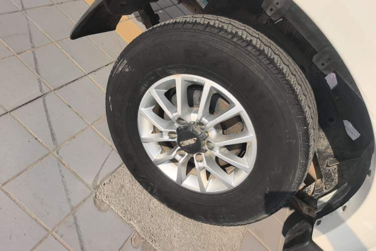 Used JMC Yuhu 3 2018 2.5T Diesel 4x4 Luxury Edition Long Wheelbase
