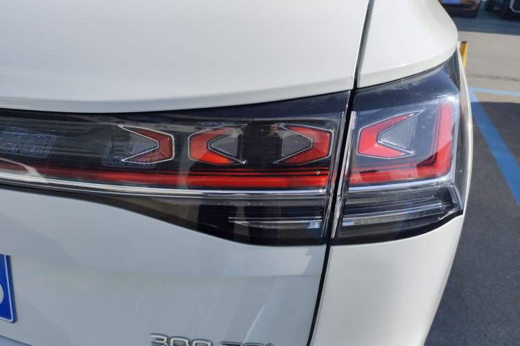 Used Volkswagen Tayron 2023 300TSI Two-Wheel-Drive Luxury Plus Advanced Edition
