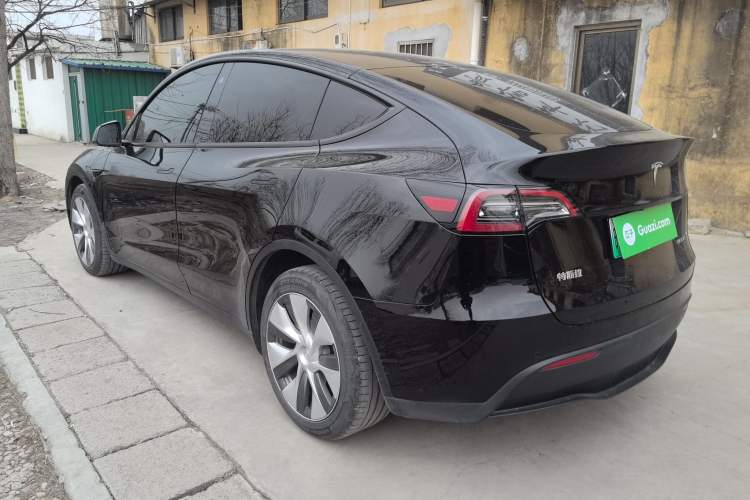 Used Tesla Model Y 2022 Long-Range All-Wheel-Drive Version