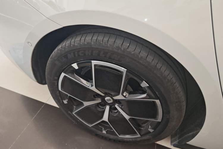 Used  SU7 2024 Rear-Drive Long-Range Intelligent Driving Version
